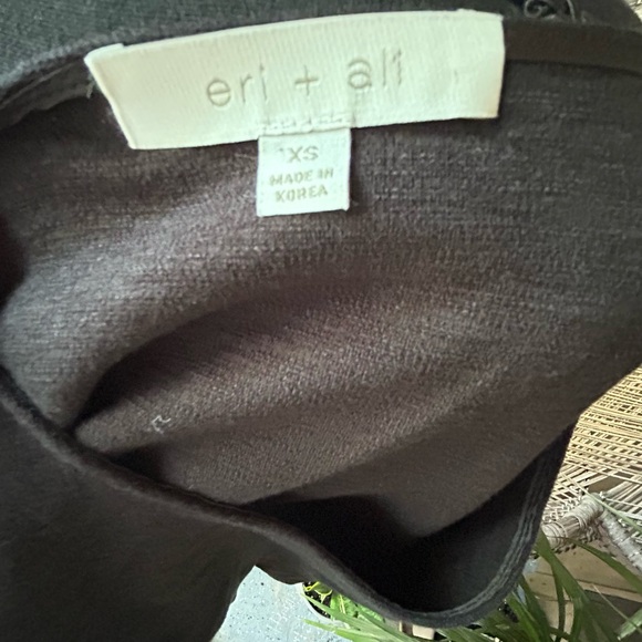 Women’s ERI + ALI Black Bell Sleeve Top - Picture 6 of 7